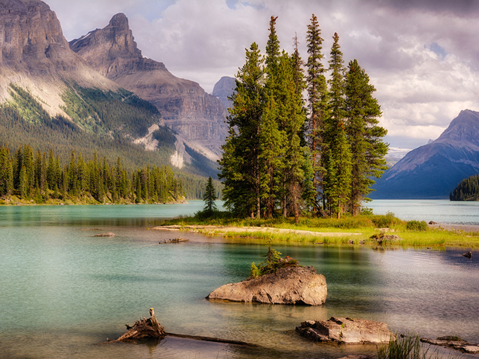 Canada_Parks_Mountains_Lake_Stones_Scenery_Jasper_540546_1365x1024 (700x525, 552Kb)