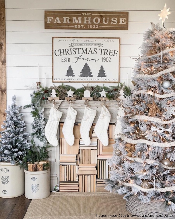 Farmhouse-Christmas-Mantel-with-Books-via-@threesonsfarmhouse (560x700, 352Kb)