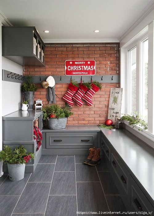 Christmas-Mudroom-Decor-via-CreeklineHouse (500x700, 183Kb)