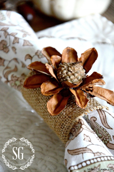 PINECONE-AND-ACORN-FLOWER-NAPKIN-RINGS-napkin-in-napkin-ring-stonegableblog.com_ (463x700, 268Kb)