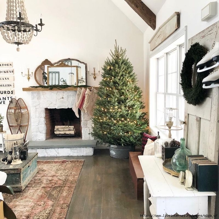 Farmhouse-Christmas-Living-Room-via-@thelittlewhitefarmhouse (700x699, 381Kb)