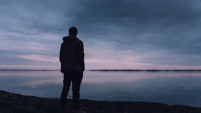 desktop-wallpaper-1366x768-lonely-sad-sea-water-1366x768-resolution-sad (700x393, 12Kb)