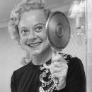 Sonja Henie - 454 x 808