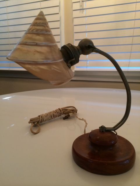 ~ Beautiful Antique Americana FOLK ART SEA SHELL lamp