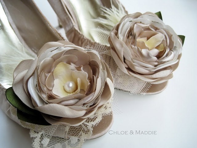 KALEA champagne fabric flowers and  feathers shoe clips, weddings, special occasions