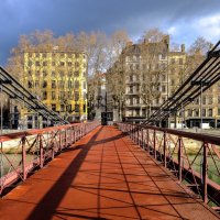 Пешеходный мост над рекой Сон (Saone) :: Георгий А