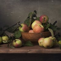 натюрморт с яблоками :: Максим Вышарь