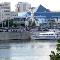 На Краснопресненской набережной :: Елена 