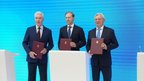 Денис Мантуров принял участие в подписании ряда документов в рамках второго дня ПМЭФ-2024
