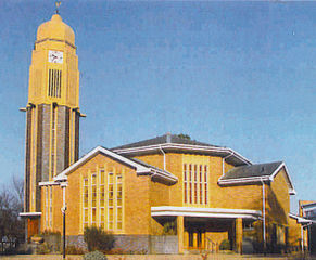 Die Gereformeerde kerk Kroonstad, wat Moerdyk saam met Henry Watson ontwerp het, se hoeksteen is op 6 Maart 1948 gelê.