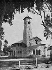 NG kerk Ladysmith. Dit is in 1929 ingewy, gebou met sandsteen wat per spoor vanaf Alcock-spruit naby Newcastle na Ladysmith vervoer is.