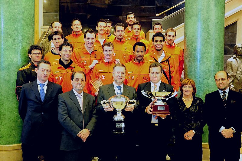 Imachen:CAI Voleibol Teruel campeones.jpg