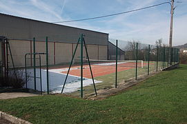 Un terrain de tennis de Navenne.