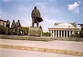 La statue de Lénine et le théâtre-opéra de Novossibirsk.
