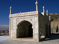 바그에 바부르 안에 있는 16세기에 세워진 모스크