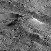 Ahuna Mons on Ceres ، تم تصويره بواسطة Dawn من LAMO