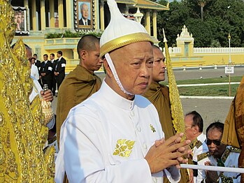 Un couvre-chef cambodgien similaire