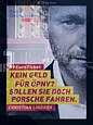Ausschnitt des Fotos: Das Plakat ist im Stil eines Wahlkampfplakats gehalten und zeigt das Gesicht des FDP-Politikers Christian Lindner und daneben den Text „9 Euro Ticket – Kein Geld für ÖPNV? Sollen sie doch Porsche fahren. – Christian Lindner“