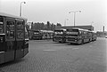 Busstaandplaatsen voor het station op 3 mei 1974