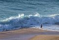En bølge brydes ved Atlanterhavet