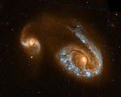 NGC 5278 (права) і NGC 5279