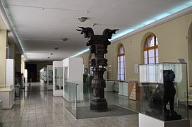 Oggetti da Persepoli esposti al Museo nazionale, Teheran