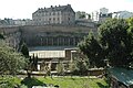 La Madeleine ou prison de Pontaniou en arrière-plan avec la rue Saint-Malo au premier plan, fermée le bâtiment aux Lions à gauche.