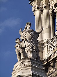 Sculpture on the cornice of facade