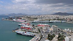 Le port du Pirée est le plus grand port de la Grèce.