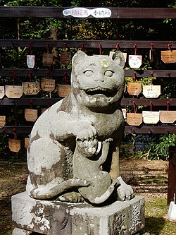 木島神社の狛猫（阿と吽）