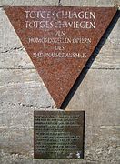 Um memorial em homenagem aos homens homossexuais mortos pelo Nazismo, em uma estação de metrô em Berlin.