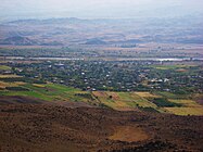 Yervandashatin kylä Armenian Armavirin maakunnassa, joen varrella.