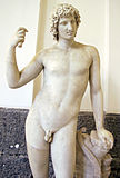 античная статуя Адониса