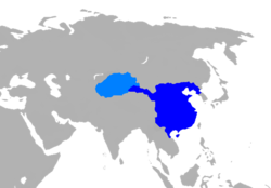 Sebuah peta Dinasti Han Barat pada tahun 2 M: 1) wilayah yang berwarna biru tua mencakup kerajaan semiotonom dan jun yang diperintah langsung dari pusat kekaisaran; 2) wilayah dengan warna biru muda menunjukkan luasnya Protektorat Kawasan Barat di Cekungan Tarim.[1]