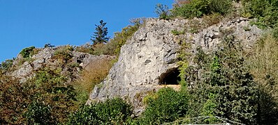 Rochers de Bouffioulx et grotte de Montrou.