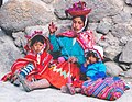 Женщина-кечуа с детьми (Перу)