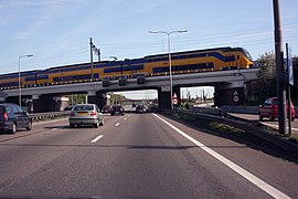 Het inmiddels afgebroken spoorviaduct bij Oog in Al (Utrecht) in april 2007.