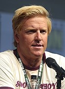 Jake Busey interprète Sean Keyes