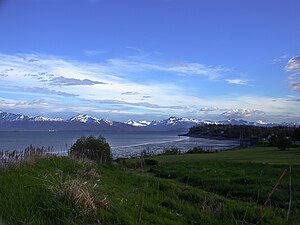 Blick von Miller's Landing auf die Landzunge Homer Spit in der Kachemak Bay