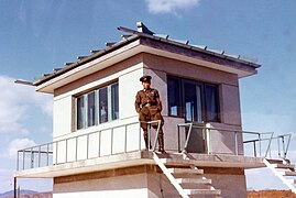 Сторожевая башня Корейской народной армии в области ОЗБ в марте 1976 года.