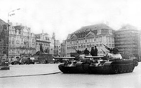 Invazia Pactului de la Varșovia din Cehoslovacia în 1968.