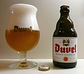 Ale Belgia Duvel dalam gelas tulipnya