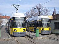 Moderne Zweirichtungs-Niederflurtriebwagen des Typs GT6NZ der BVG