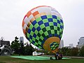 同左、熱気による浮力で気球が立ち上がる（2009年10月24日撮影）