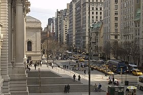 Вид на Пятую авеню из Метрополитен-музея