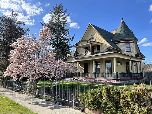 NRHP-listed house on Augusta St. in Spokane