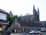 Het kerkgebouw de ochtend na de brand in 2003
