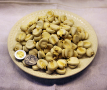 L'hominy[1] disseccato può essere usato per preparare il pozol, ma deve essere seccato e cotto.