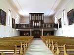 Vue intérieure de la nef vers la tribune d'orgue.