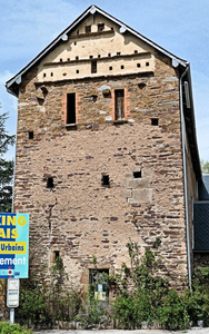 Colombier-pigeonnier dans un bâtiment de ferme désaffecté, entrée sud de Rodez.